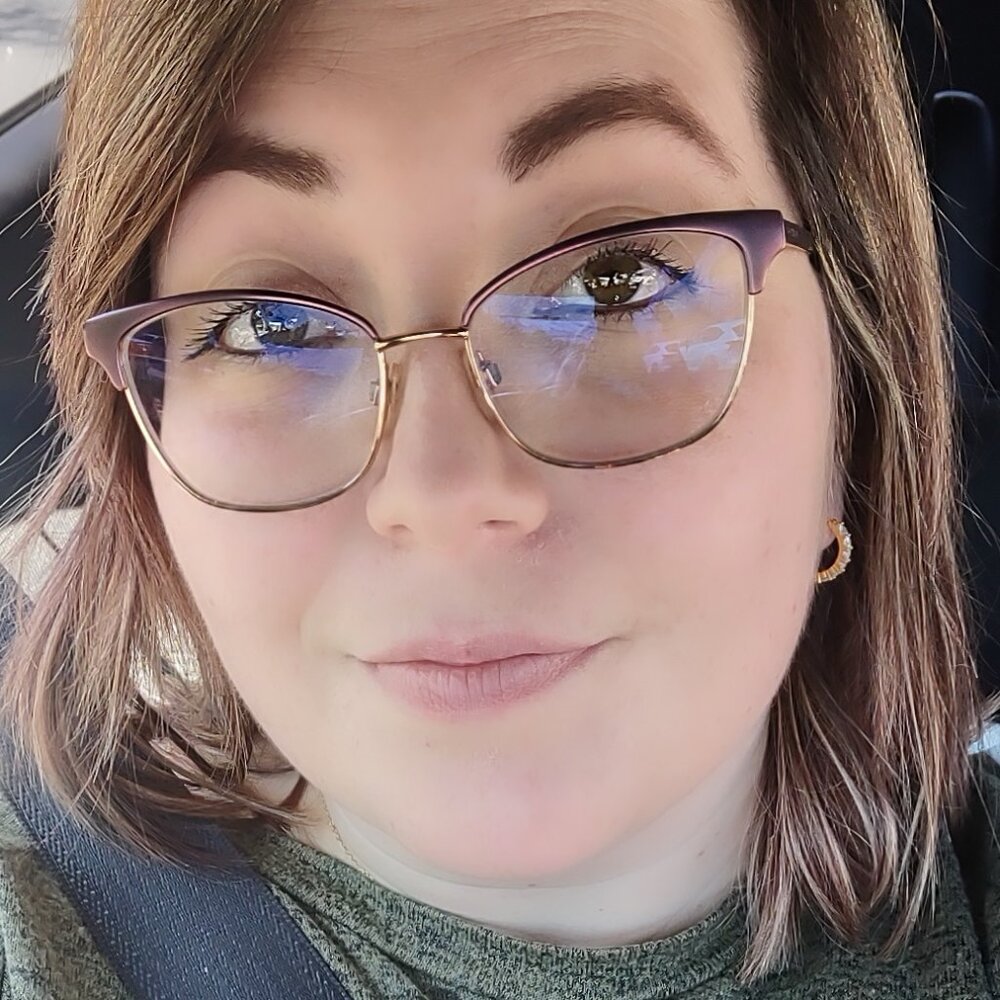 Meet your Posher, Kira